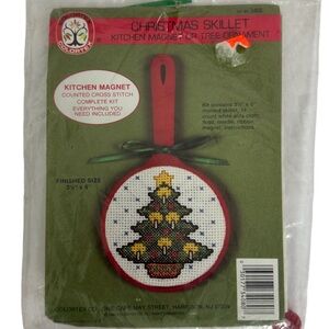 NWT Christmas Tree Skillet Counted Cross Stitch Kit Magnet Ornament Needle Point